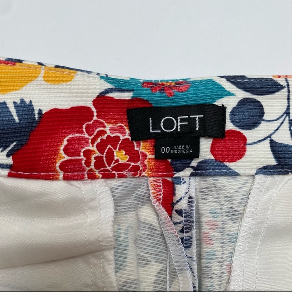 Loft Ruffle Pocket Floral Shorts - Picture 5 of 9